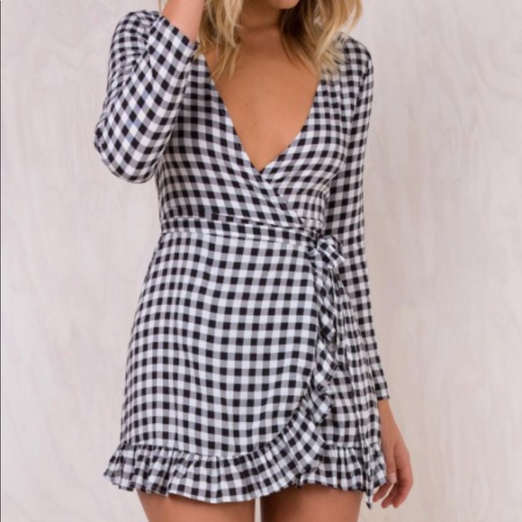 never worn- princess polly gingham wrap dress - Picture 2 of 5